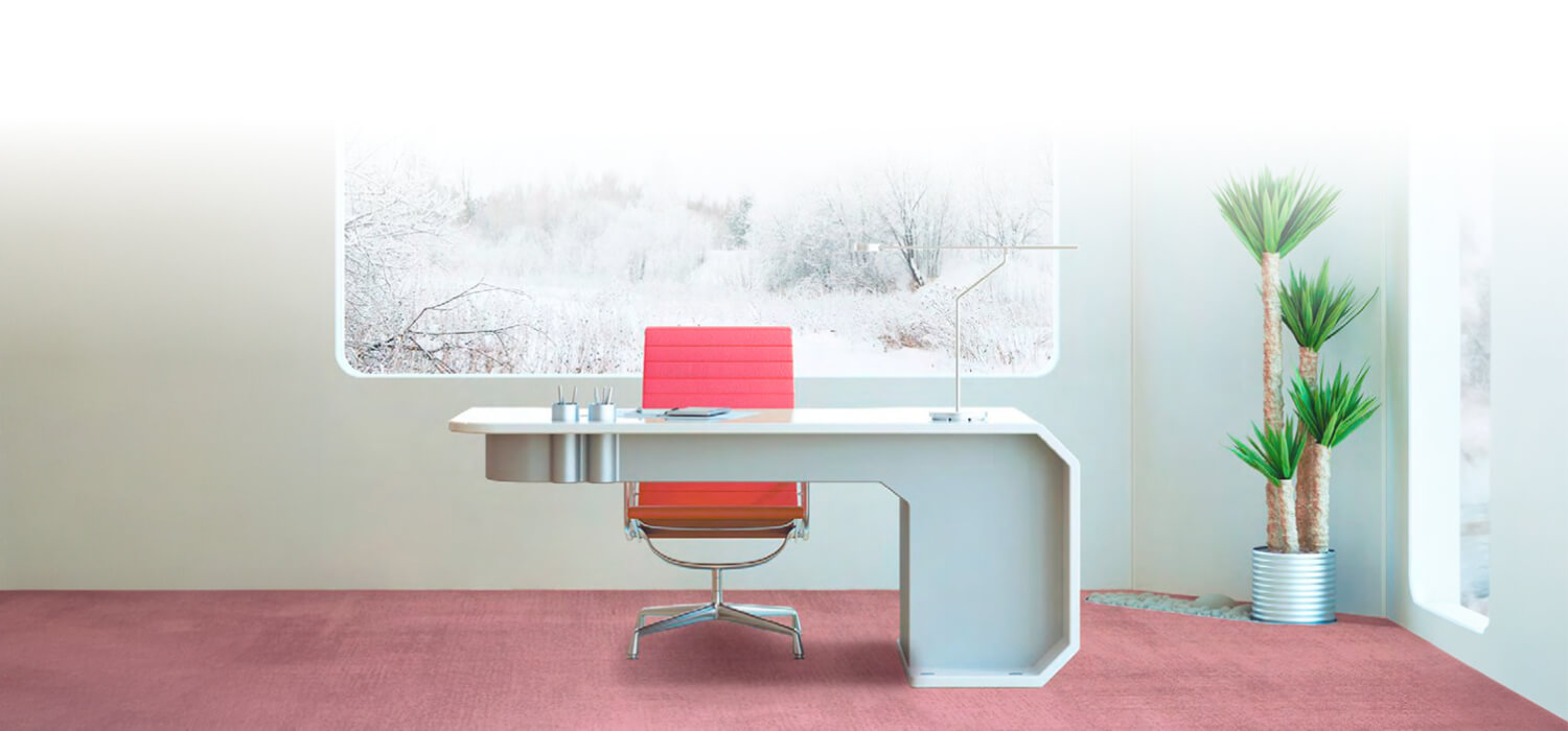 Habitación con escritorio y sillon rojo